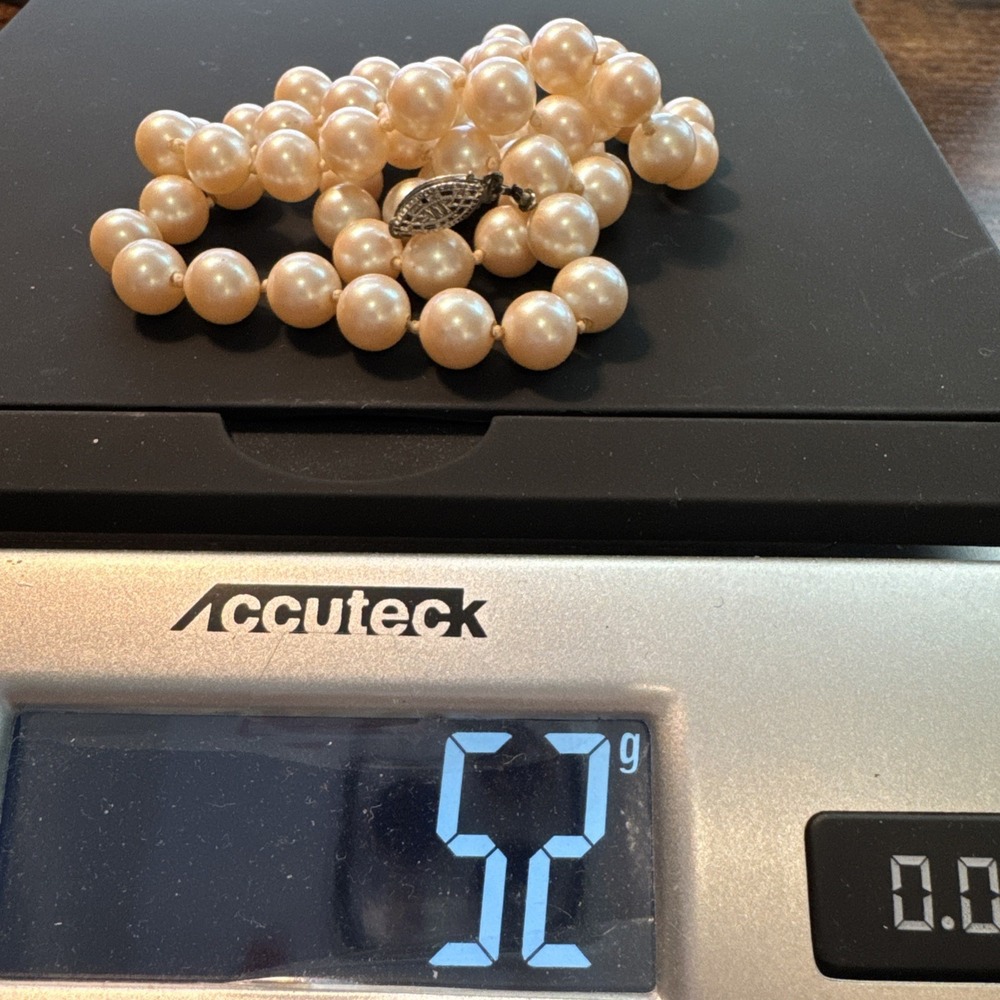 VTG Faux Pearl Necklace Knotted 24" Champagne W Silver Tone Clasp 6mm - Picture 7 of 7
